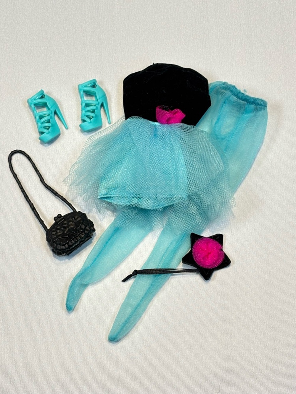 vintage 1990 Barbie "Dinner Date" fashion outfit.